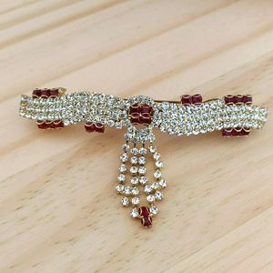 🔥 NWOT Hair Clip - White/ dark red stones